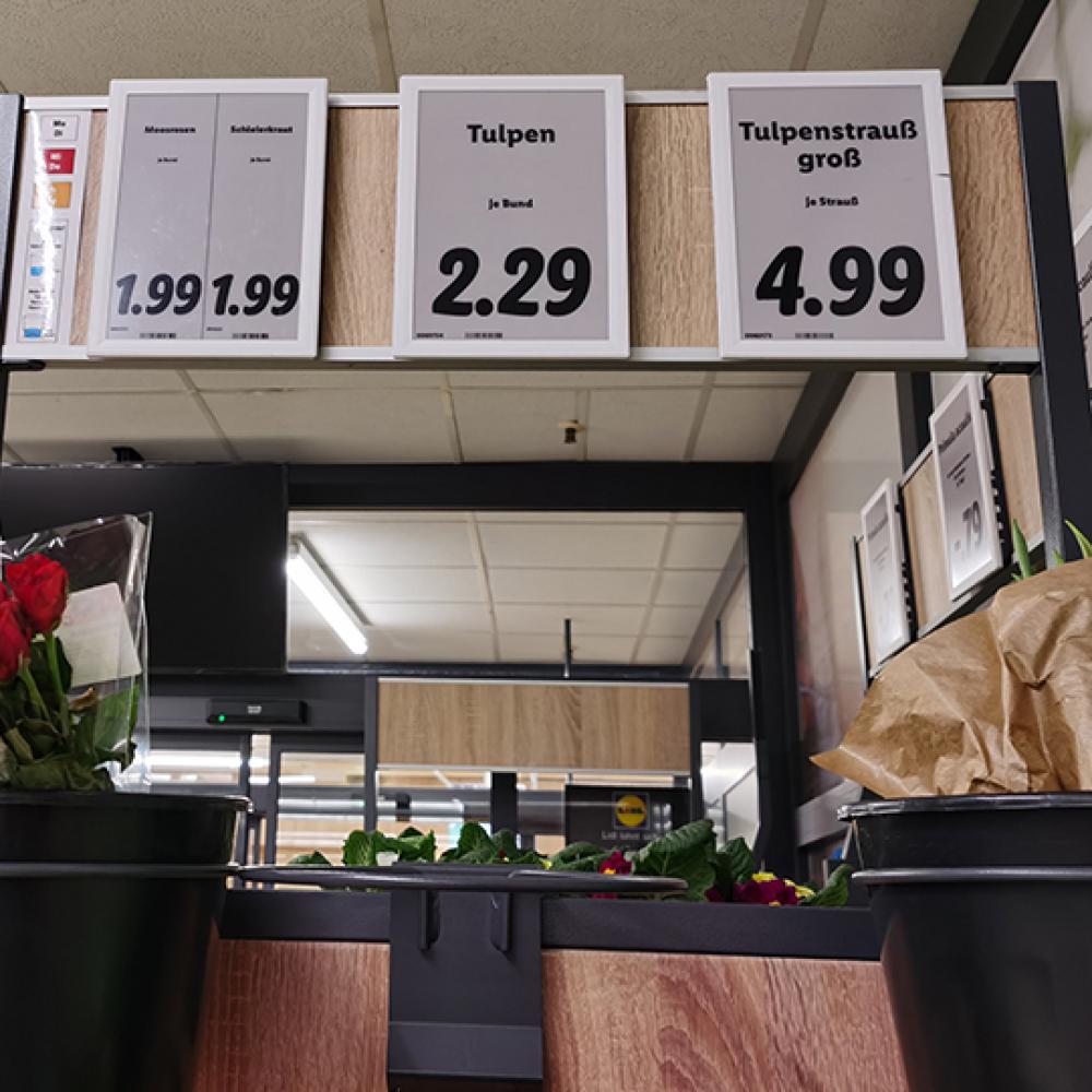 e-paper display in a grocery store