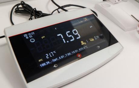 Precise, clear, and sustainable medical displays